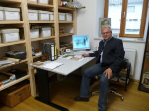 Reinhard Fuchs im Gemeindearchiv