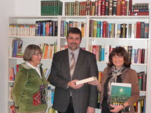 Bgm Georg Hofer mit Hanne Warweg (li) und Anneliese Nebauer