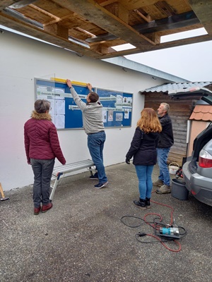 files/GalleryCreatorAlbums/malching/221111 Aufhaengen Schaukaesten (5)kl.jpg